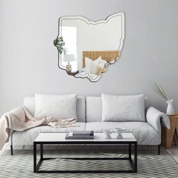 Irregularly shaped mirror with smooth edges