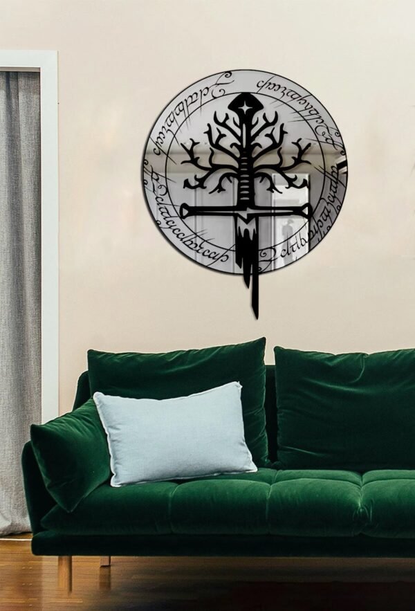 Wall mirror featuring the map of Middle-earth from Lord of the Rings.