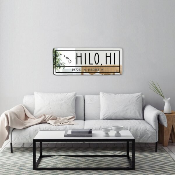 Mirror engraved with Hilo